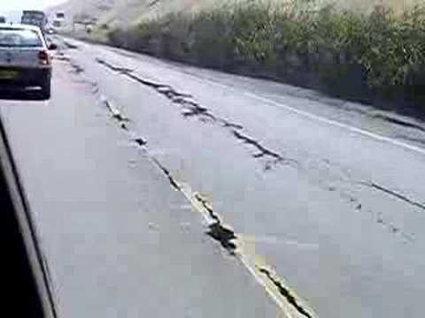 Youtube: terremoto peru panamericana sur km 200