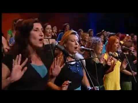 Youtube: Chor simuliert Gewitter mit den Händen