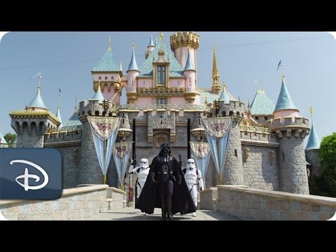 Youtube: Darth Vader goes to Disneyland | Star Tours | Star Wars