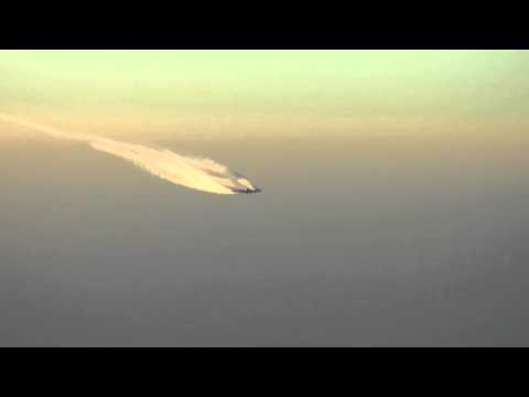 Youtube: Airbus A380 Contrail as seen from KLM Cockpit Boeing B747-400