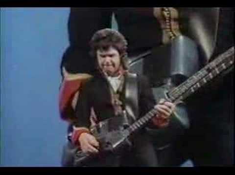 Youtube: Gary Moore & Phil Lynott- Out in the Fields