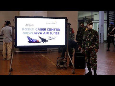 Youtube: Indonesisches Passagierflugzeug über dem Meer abgestürzt