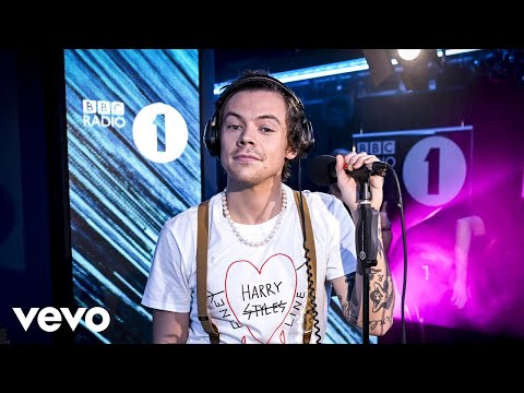 Youtube: Harry Styles - Wonderful Christmastime in the Live Lounge