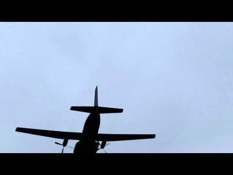 Youtube: Militär-Prop-Maschine im Supertiefflug über mich hinweg, 20. Feb. 2013