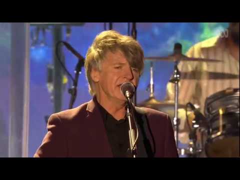 Youtube: Crowded House - Don't Dream It's Over (Live At Sydney Opera House)