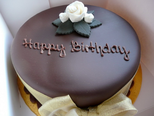 simple-and-elegant-happy-birthday-cakes