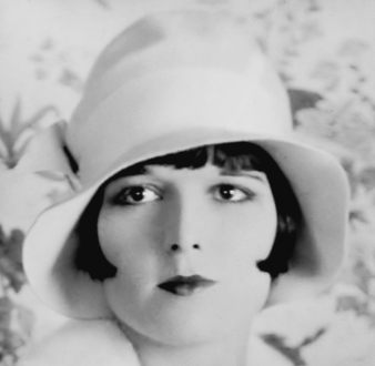 /dateien/28955,1333825945,Louise Brooks detail ggbain.32453u