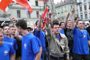 /dateien/34745,1299158054,blaue-fans-nazi-posen