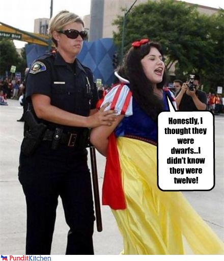 Bilder-Thread 43048,1298150184,political-pictures-snow-white-arrest-twelve