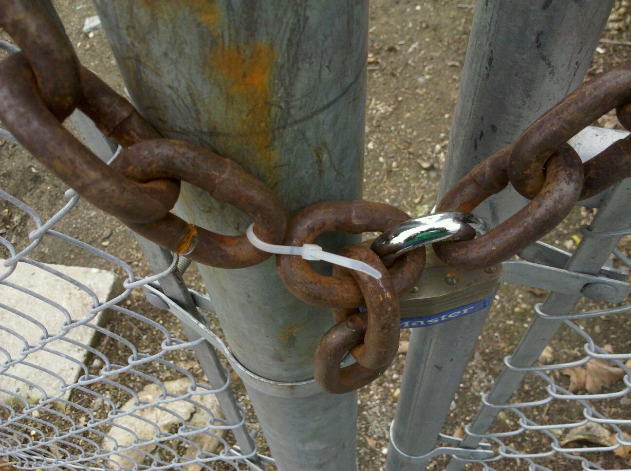 Bilder-Thread 43048,1298758804,fence-found-in-staten-island