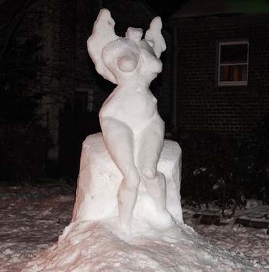 Bilder-Thread 43048,1298986143,sexy-snow-people-4