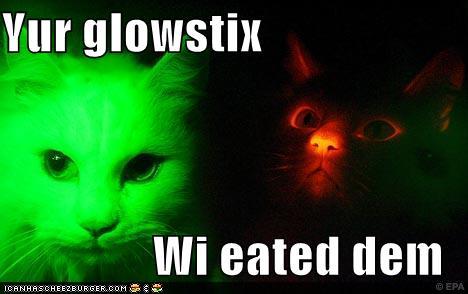 Bilder-Thread 43048,1299780259,funny-pictures-cats-ate-glowsticks