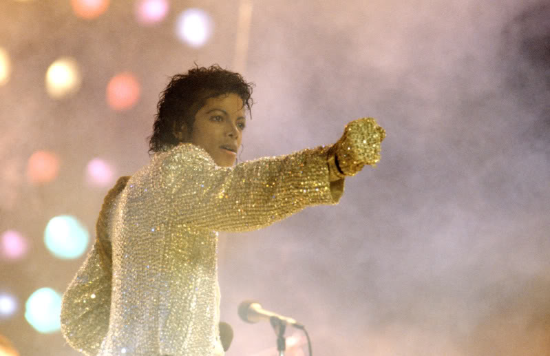 /dateien/59922,1297707043,michael-jackson-stage-fist-pump