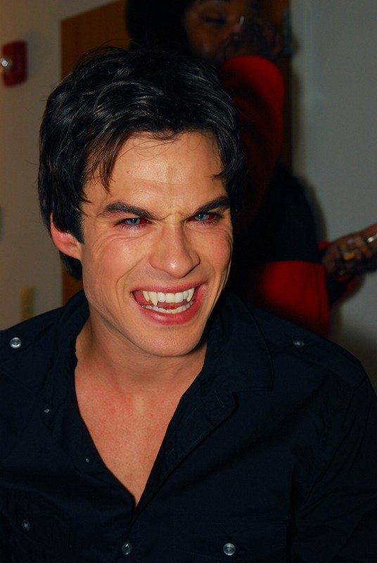 /dateien/70477,1297177444,il-vampiresco-damon-ian-somerhalder-sul-set-della-serie-the-vampire-diaries-139153