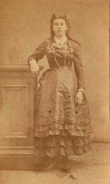 /dateien/70987,1298535098,dead-standing-woman 2
