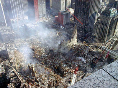 /dateien/gg35068,1201221303,world trade center large debris pile