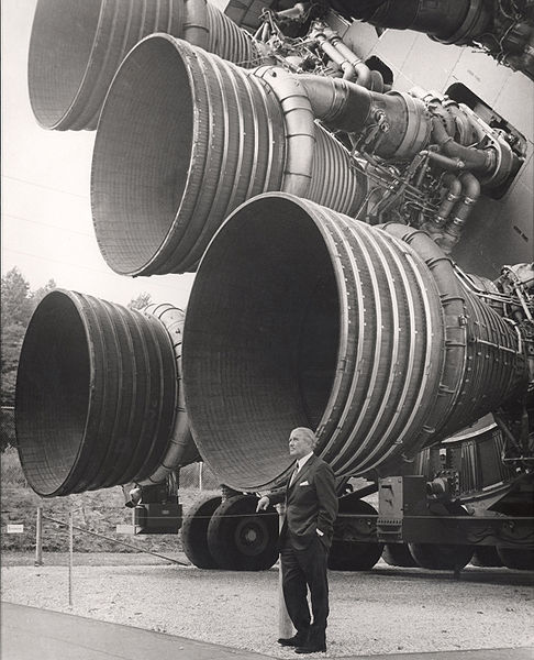 /dateien/gg4570,1253349122,486px-S-IC engines and Von Braun