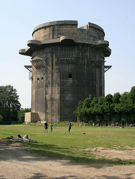 /dateien/gg48757,1272932914,453px-Augarten Flakturm Wien2008a