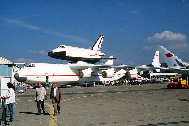 /dateien/gg48757,1283948196,800px-Buran on An-225 28Le Bourget 198929