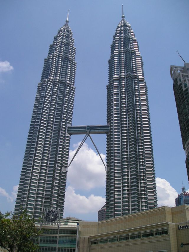 /dateien/gg48762,1286963879,Petronastowers