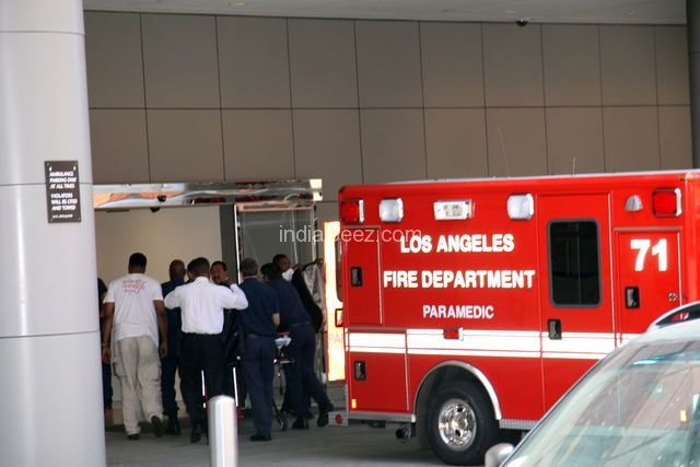 /dateien/gg55144,1249599923,ambulance-arrives-at-hospital-with-michael-jackson