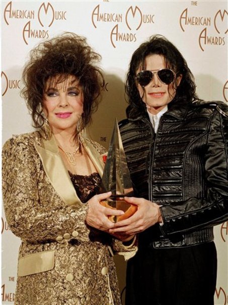 /dateien/gg55144,1250692069,mj-liz-taylor-ammusicawards-jan25-1993 gallery primary