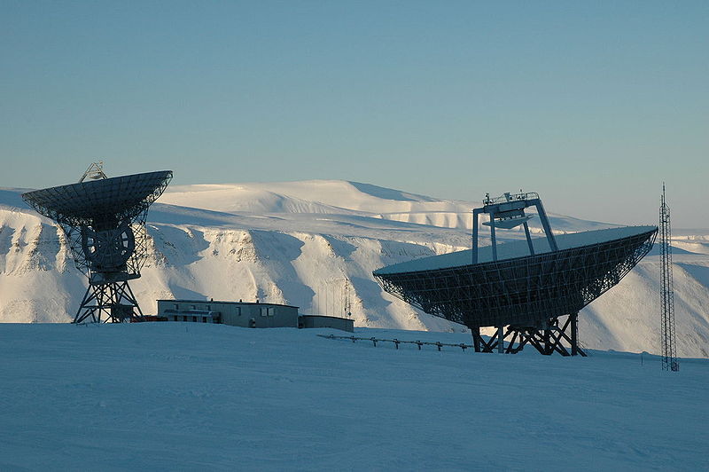 /dateien/gg7907,1279805821,800px-EISCAT Svalbard Radar