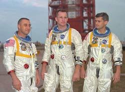 /dateien/gw33865,1169815821,168004main apollo1-crew2