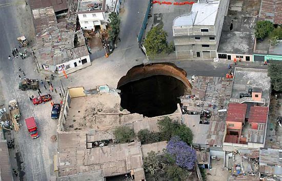 /dateien/gw34608,1275395392,uh430481275390803guatemala-gigantic-hole