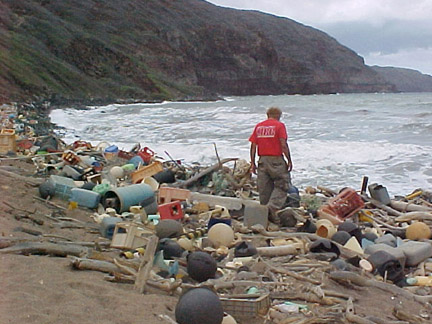 /dateien/gw62405,1276578533,Marine debris on Hawaiian coast