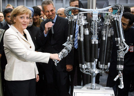 /dateien/it63580,1281795529,intro roboter merkel g