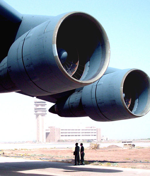 /dateien/it66098,1285265127,512px-TF39 Engines at an Lockheed C-5 Galaxy