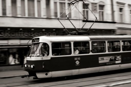 /dateien/it68532,1292006362,Prag-strassenbahn-praha0004-jpeg-Schwarz-Streetlife-26-Situation-510x510