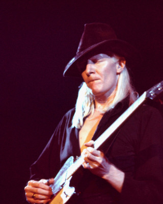 /dateien/mg47671,1229794160,JohnnyWinter5