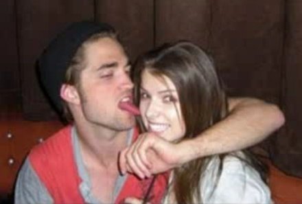 /dateien/mg57140,1259674525,robert-pattinson-licking-anna20281292