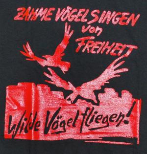 /dateien/mg65362,1283153642,Zahme-Voegel-singen-von-Freiheit-Wilde-Voegel-fliegen DLF99800