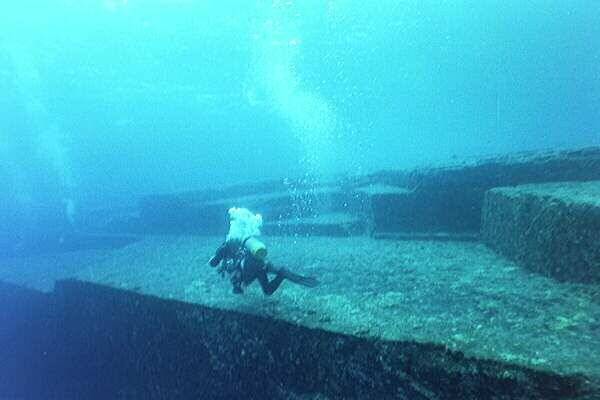 /dateien/mt29793,1232734523,japan yonaguni pyramide unterwasserpyramide kanten