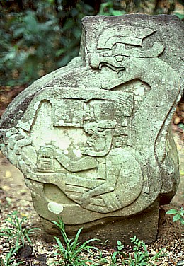 /dateien/mt55816,1250131005,g.Olmec serpent carving Villahermosa Mexico