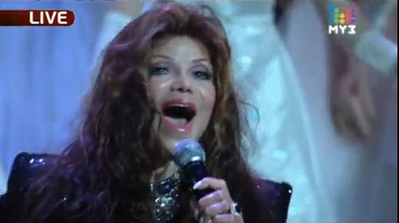 /dateien/np62551,1276501122,la-toya-jackson-earth-song