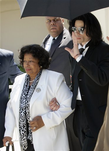 /dateien/np62551,1276844895,katherine-jackson-michael-jackson-2009-7-17-22-11-29