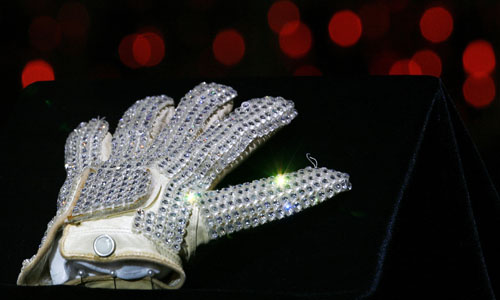 /dateien/np62551,1277320212,todestag michael jackson bluehender white rhinestone glove20100623202851