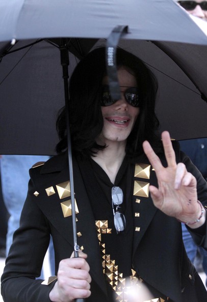 /dateien/np62551,1278847121,MichaelJacksonFamilyLeavingBeverlyHillsk-2rsSB78qbl