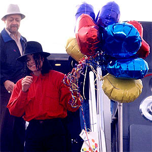 /dateien/np62551,1279359946,51-michael-jackson-balloons-lg28129