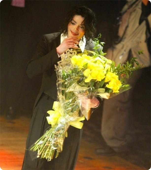 /dateien/np62551,1283091752,Rise-up-Michael-michael-jackson-15107465-613-690