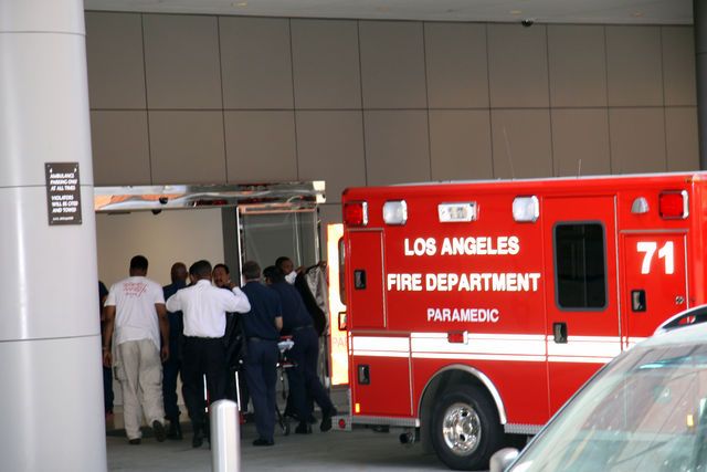 /dateien/np62551,1284400387,ambulance-arrives-at-hospital-with-michael-jackson