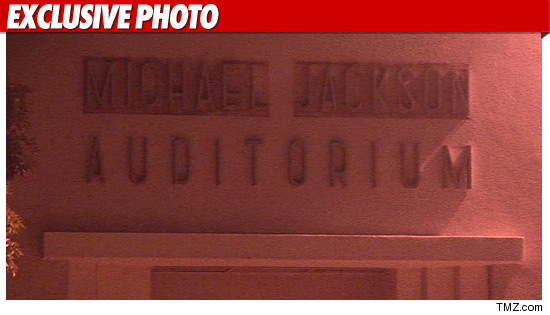 /dateien/np62551,1287249613,1016-michael-jackson-auditorium-exp-credit