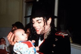 /dateien/np65701,1284400912,b1-r p 291128 69 b1r p 226735 28 michaeljacksonwithbaby