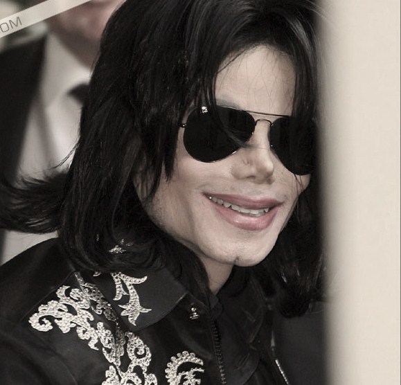 /dateien/np65701,1287075582,Michael-3-michael-jackson-10826940-579-556