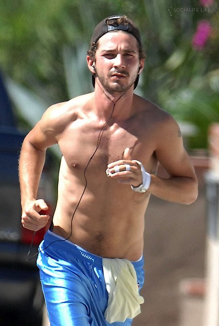 /dateien/np66944,1287774070,gallery main-shia-labeouf-shirtless-jogging-07092009-03