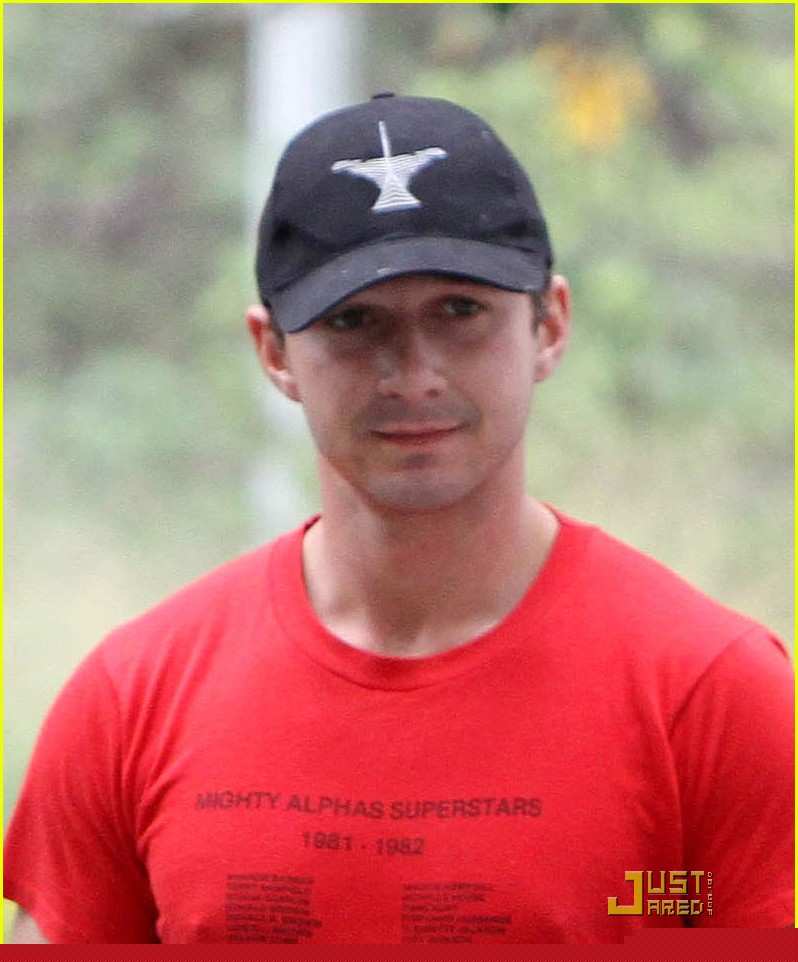 /dateien/np66944,1288704325,shia-labeouf-stays-cool-in-canada-03